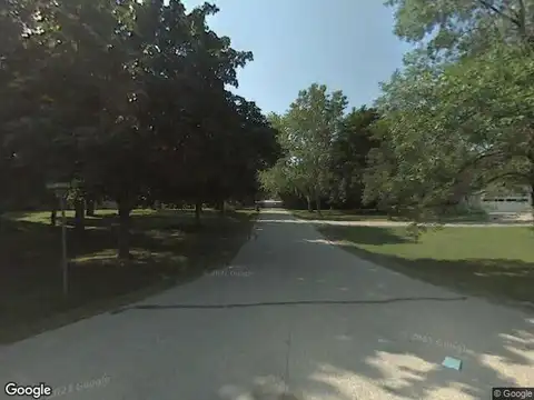Mequon Square, MEQUON, WI 53092