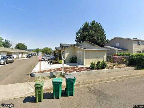 E 9Th St, Newberg, OR 97132