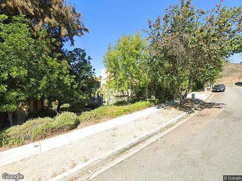 Oakleaf Dr, Thousand Oaks, CA 91360