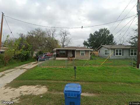 7Th, FLORESVILLE, TX 78114