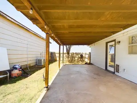 Darrell, LEVELLAND, TX 79336