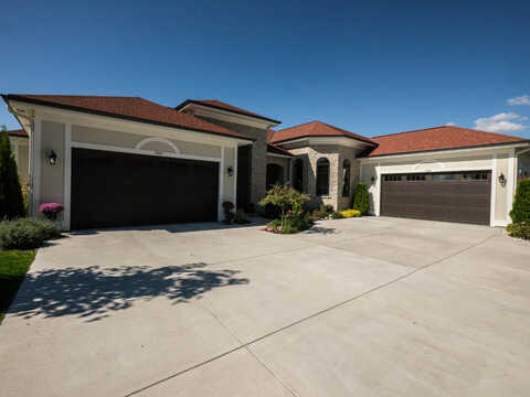 Toscano, OCONOMOWOC, WI 53066