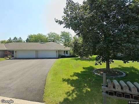 Mequon Square, MEQUON, WI 53092