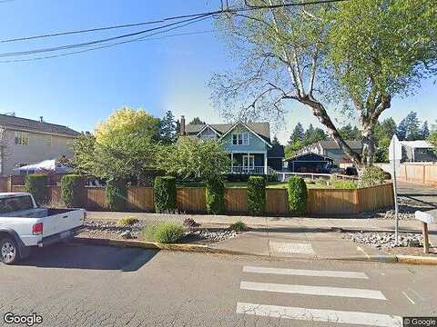 E 9Th St, Newberg, OR 97132