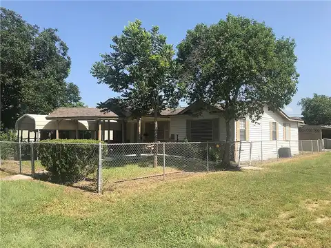 W Avenue E, Robstown, TX 78380