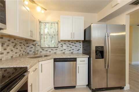 Cocoplum Cir, Pompano Beach, FL 33063
