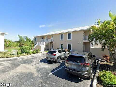 Fiddlers Green Circle, Rotonda West, FL 33947