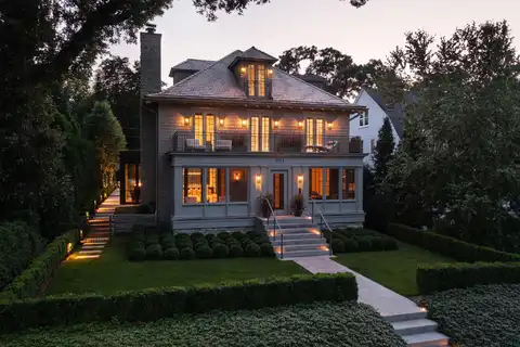 W Lake Of The Isles Parkway, Minneapolis, MN 55405