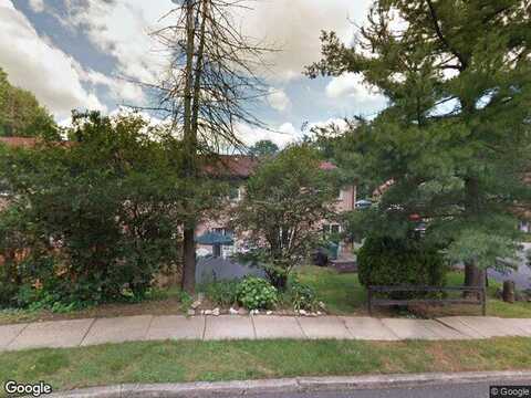 Park Vallei Lane, Brookhaven, PA 19015