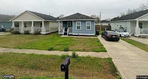 W Willis Street, Alvin, TX 77511
