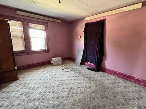 Betty, EYNON, PA 18403