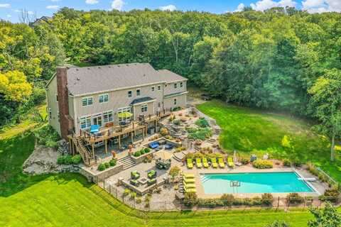 Holiday Oak, WAUKESHA, WI 53189