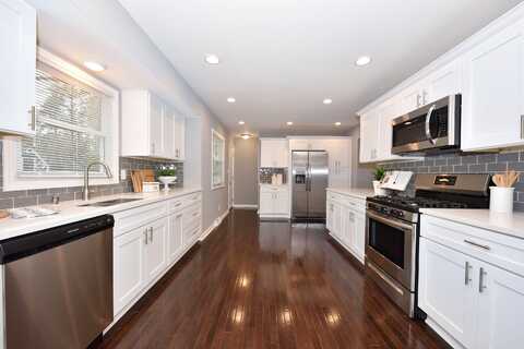 Chippewa, PEWAUKEE, WI 53072