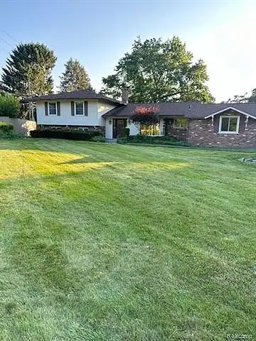 Jonathan, CLINTON TOWNSHIP, MI 48036