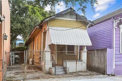 Mandeville, NEW ORLEANS, LA 70117
