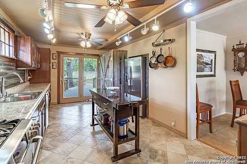 Live Oak, CANYON LAKE, TX 78133