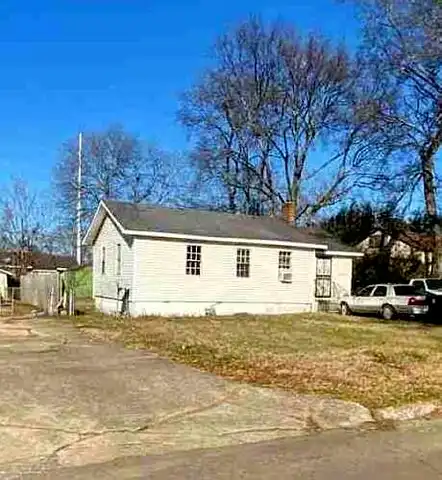 Lee, BIRMINGHAM, AL 35211