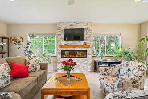 1739Th, GRANDVIEW, WA 98930