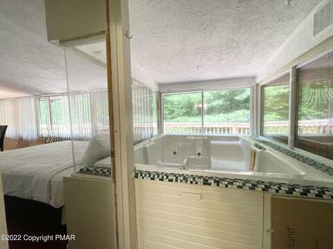 Upper Lakeview, EAST STROUDSBURG, PA 18302