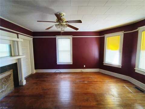 Hull, CHESAPEAKE, VA 23324
