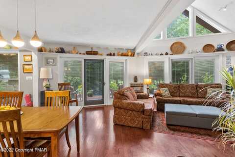Hounds Ear, TOBYHANNA, PA 18466