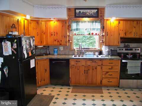 Pleasant, LANCASTER, PA 17602