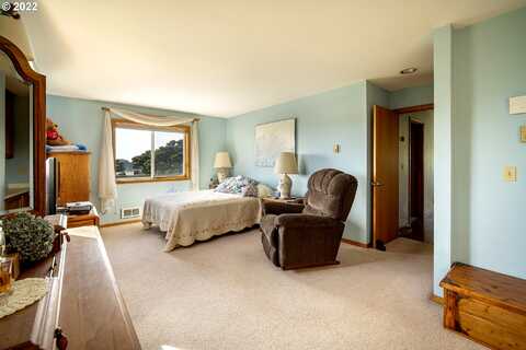 Beach Loop, BANDON, OR 97411