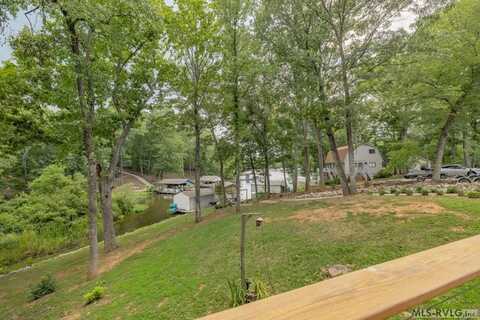 Winding, BRACEY, VA 23919