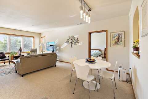 Golden Aspen, ASHLAND, OR 97520