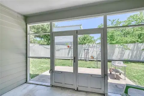 Jennifer, MADISONVILLE, TX 77864