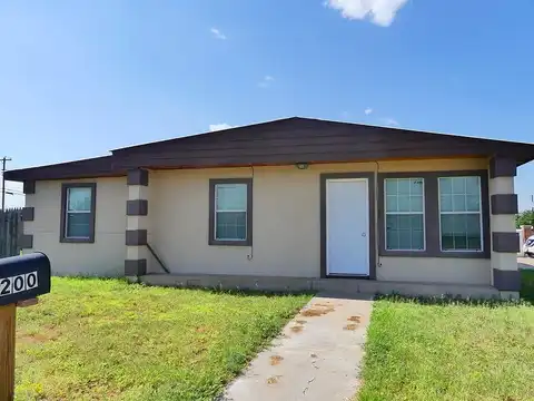 Avenue, ANDREWS, TX 79714