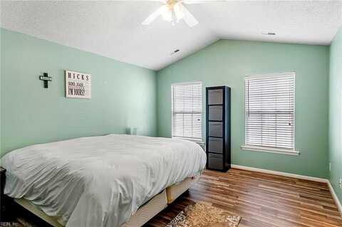 Kristin, YORKTOWN, VA 23692