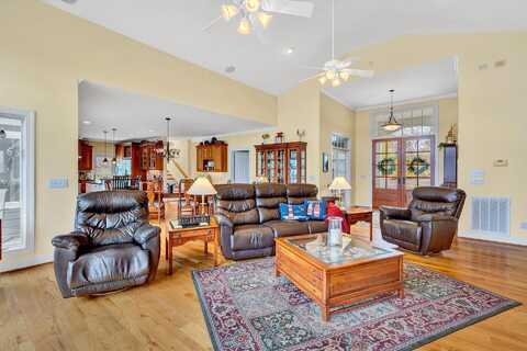 Cape Pointe, MONETA, VA 24121