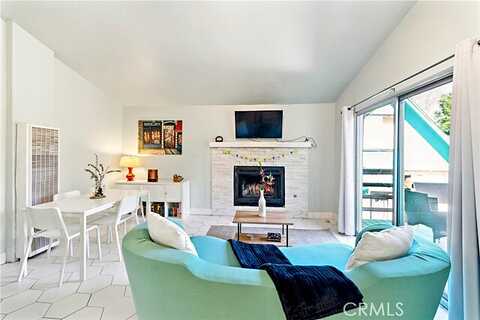 Woodland, CRESTLINE, CA 92325
