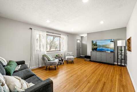 Bryant, ANOKA, MN 55303