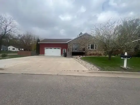 Betty, WORTHINGTON, MN 56187
