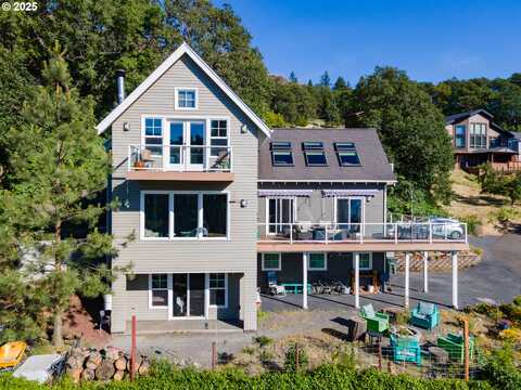 Elizabeth, MOSIER, OR 97040