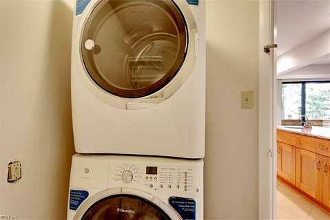 Debree, NORFOLK, VA 23517