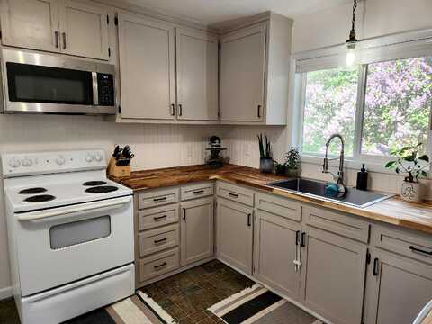 Hilyard, KLAMATH FALLS, OR 97603