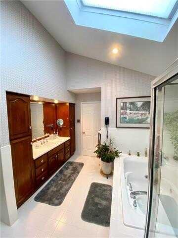 Blenheim, EASTON, PA 18045