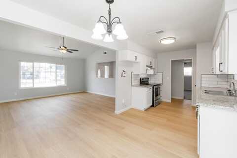 Holiday, MADERA, CA 93637