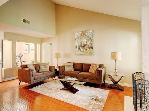 Alava, MISSION VIEJO, CA 92692