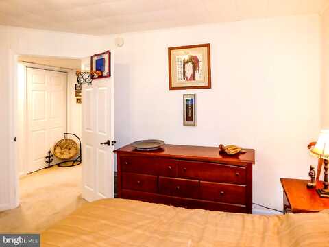 Colonial, HANOVER, PA 17331