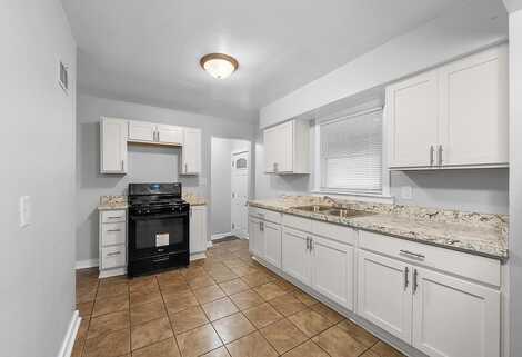 Leon, MILWAUKEE, WI 53216