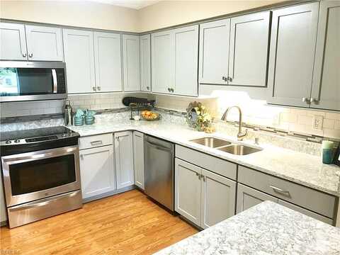 Christopher Arch, VIRGINIA BEACH, VA 23464
