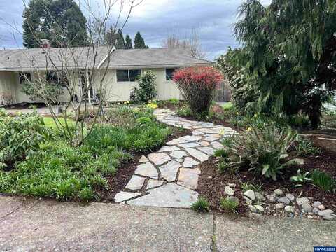 Maxine, CORVALLIS, OR 97330