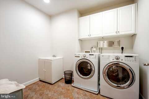 Washington, ARLINGTON, VA 22205