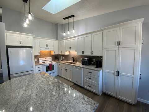 Douglas, MINNEAPOLIS, MN 55422