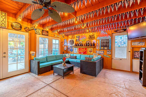 Hickory, ROSAMOND, CA 93560