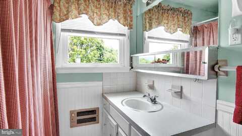 Esther, CARLISLE, PA 17013